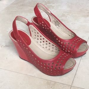 BRAND NEW! KENNETH COLE WOMENS WEDGES